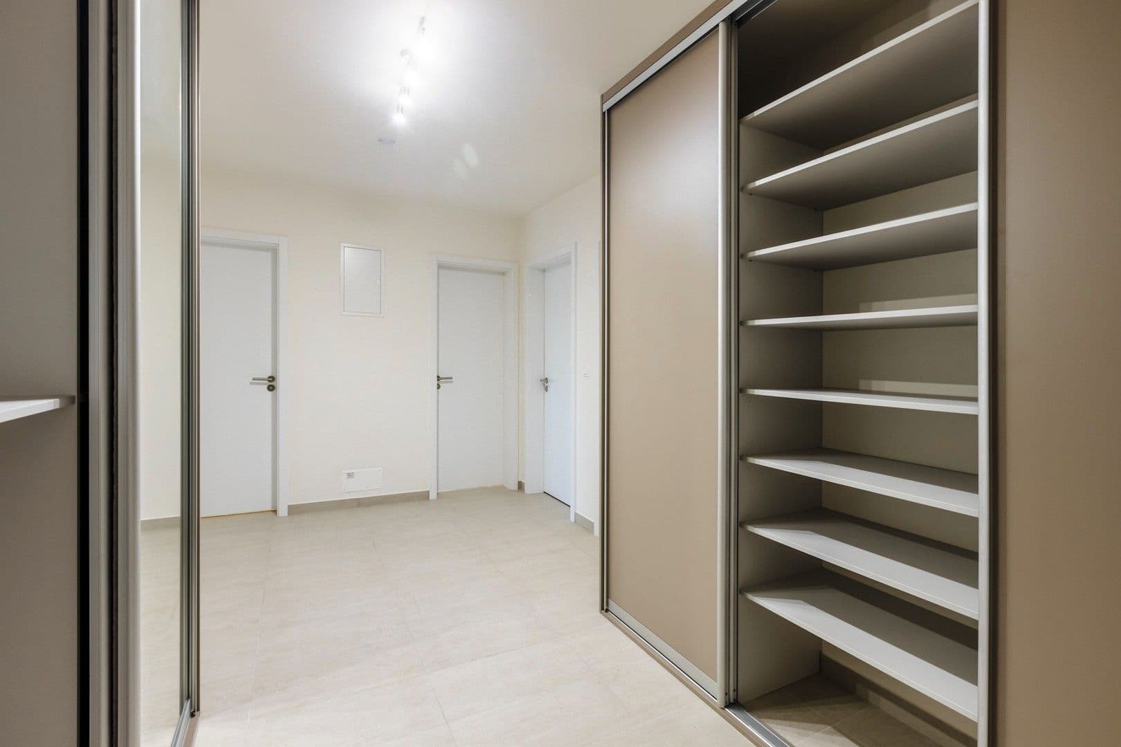 2 bedroom with open-plan kitchen flat to rent, 83 m², Moravcových, Prague, Prague 2 bedroom with open-plan kitchen flat to rent, 83 m², Moravcových, Prague, Prague