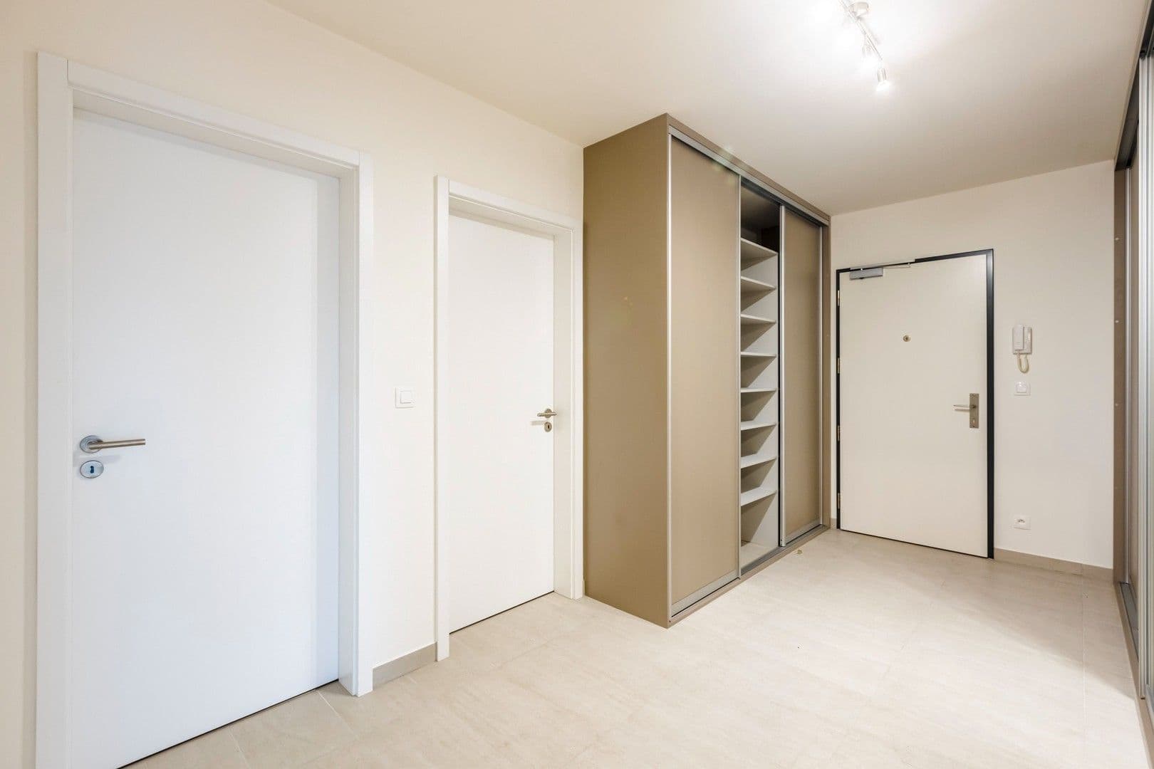 2 bedroom with open-plan kitchen flat to rent, 83 m², Moravcových, Prague, Prague 2 bedroom with open-plan kitchen flat to rent, 83 m², Moravcových, Prague, Prague