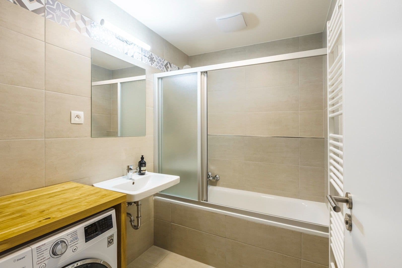 2 bedroom with open-plan kitchen flat to rent, 83 m², Moravcových, Prague, Prague 2 bedroom with open-plan kitchen flat to rent, 83 m², Moravcových, Prague, Prague