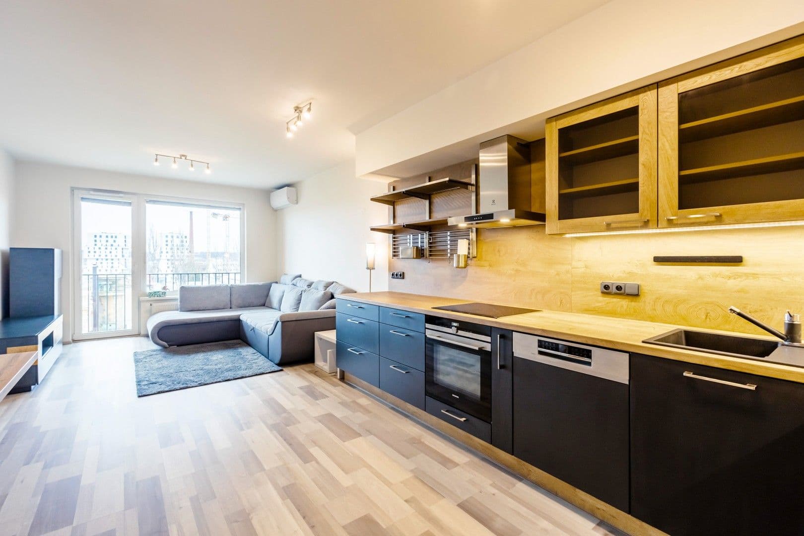 2 bedroom with open-plan kitchen flat to rent, 83 m², Moravcových, Prague, Prague 2 bedroom with open-plan kitchen flat to rent, 83 m², Moravcových, Prague, Prague