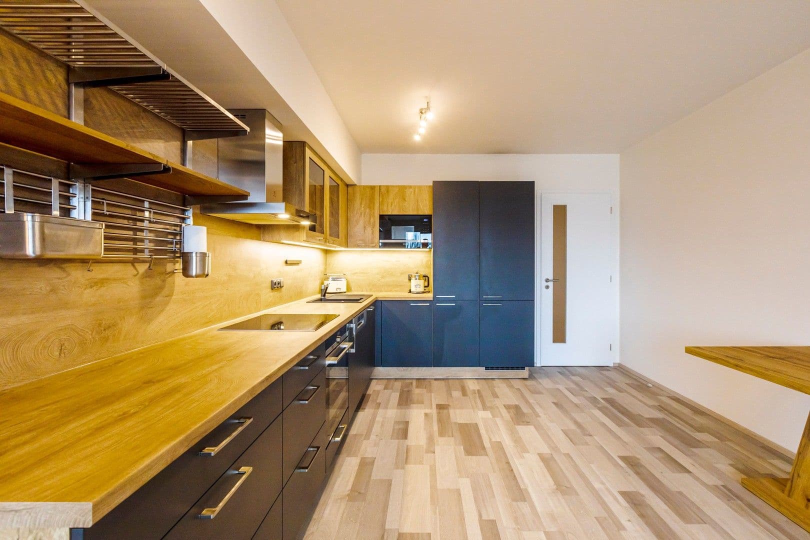 2 bedroom with open-plan kitchen flat to rent, 83 m², Moravcových, Prague, Prague 2 bedroom with open-plan kitchen flat to rent, 83 m², Moravcových, Prague, Prague