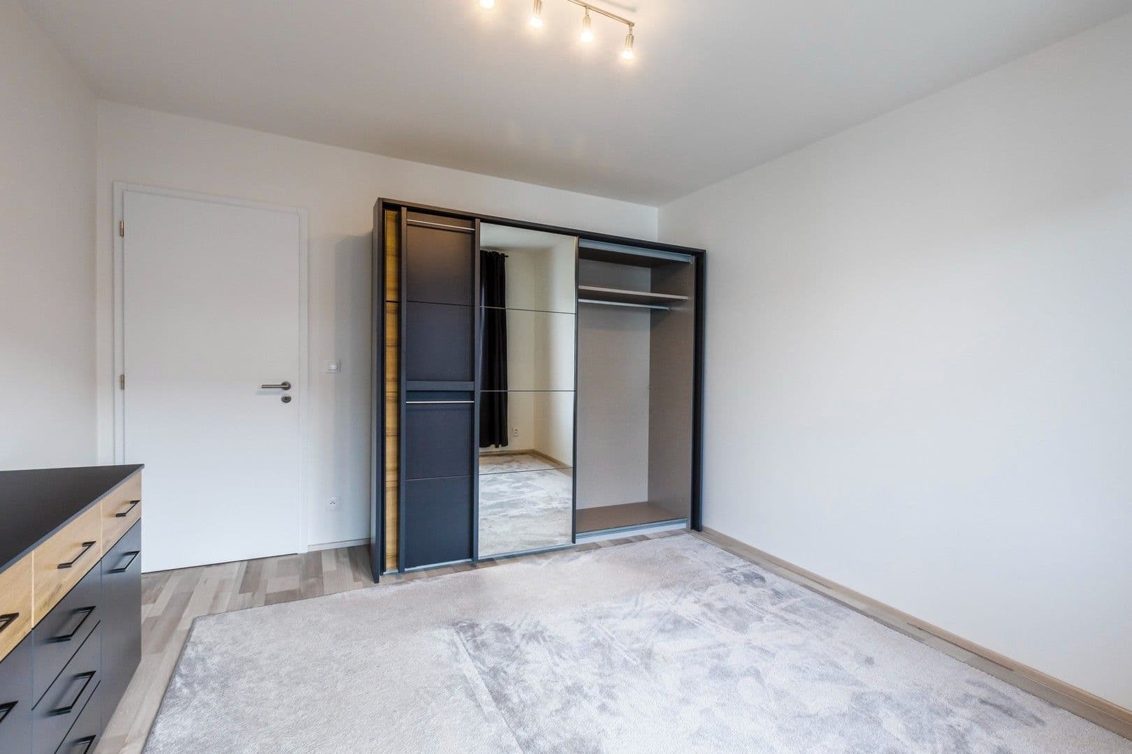 2 bedroom with open-plan kitchen flat to rent, 83 m², Moravcových, Prague, Prague 2 bedroom with open-plan kitchen flat to rent, 83 m², Moravcových, Prague, Prague