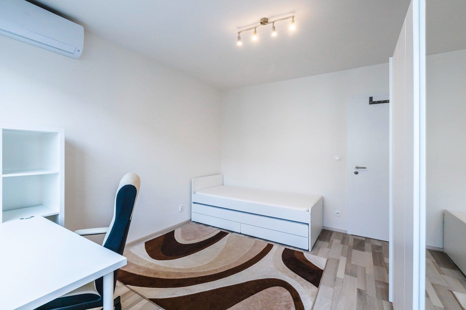 2 bedroom with open-plan kitchen flat to rent, 83 m², Moravcových, Prague, Prague 2 bedroom with open-plan kitchen flat to rent, 83 m², Moravcových, Prague, Prague