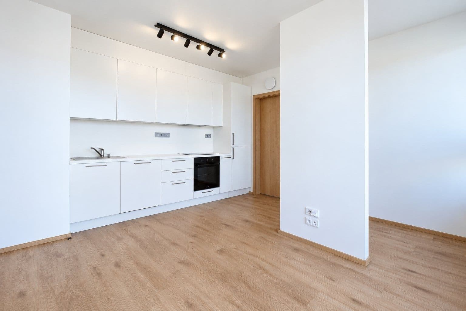2 bedroom with open-plan kitchen flat to rent, 59 m², Nádražní, Kralupy nad Vltavou, Středočeský Region 2 bedroom with open-plan kitchen flat to rent, 59 m², Nádražní, Kralupy nad Vltavou, Středočeský Region