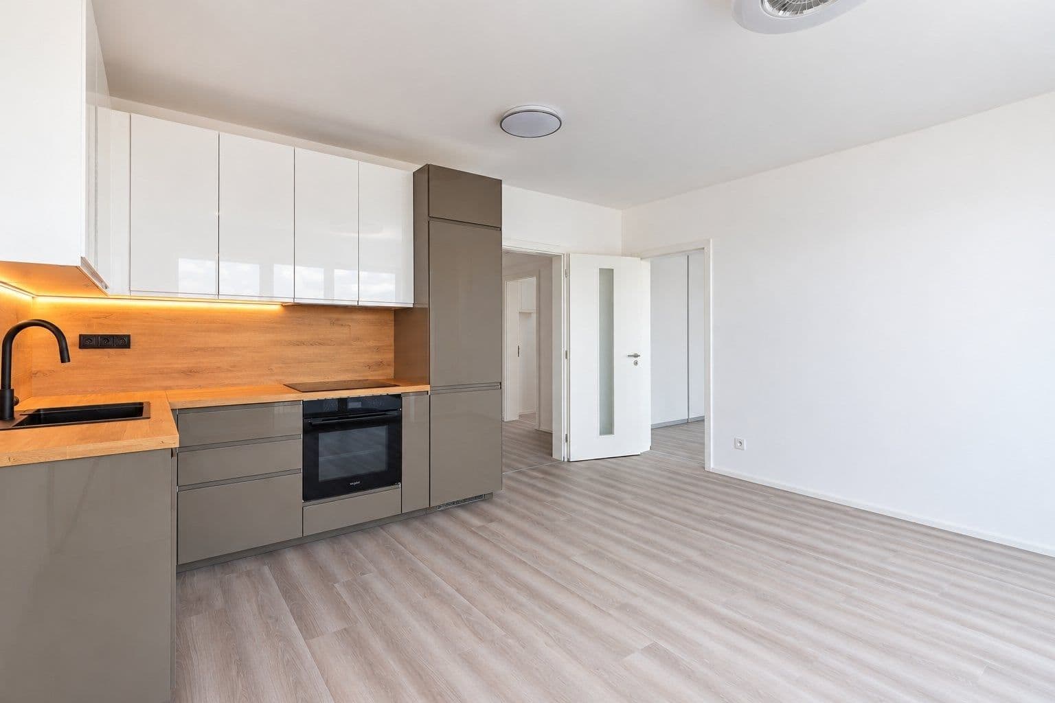 1 bedroom with open-plan kitchen flat to rent, 55 m², Libušská, Prague, Prague 1 bedroom with open-plan kitchen flat to rent, 55 m², Libušská, Prague, Prague