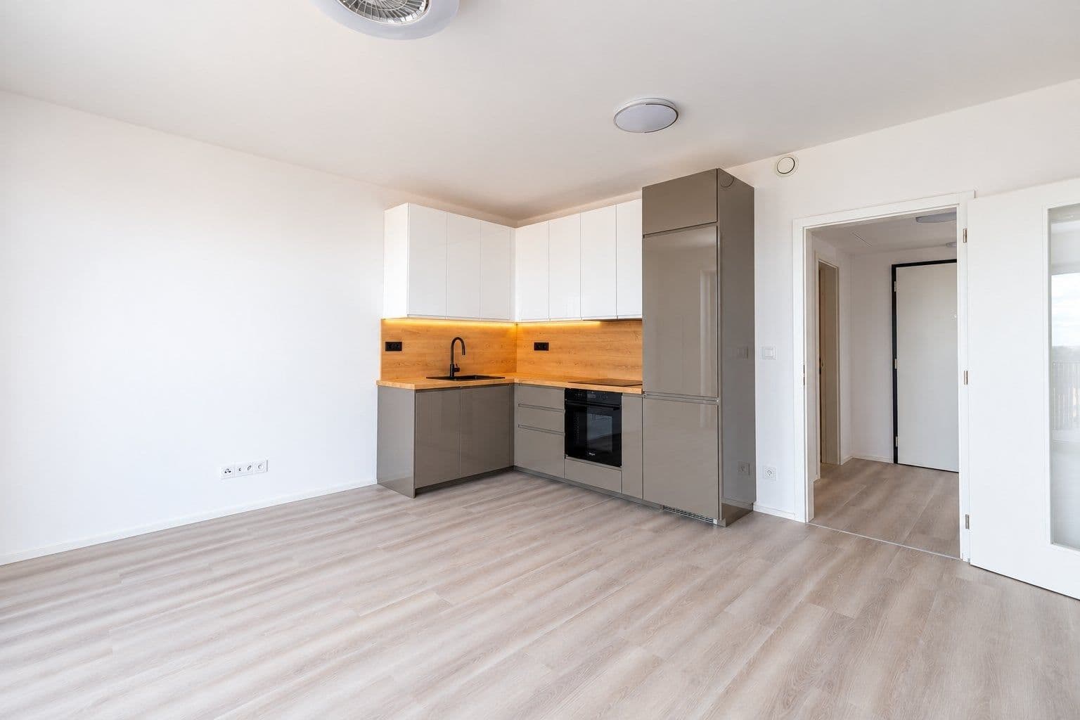 1 bedroom with open-plan kitchen flat to rent, 55 m², Libušská, Prague, Prague 1 bedroom with open-plan kitchen flat to rent, 55 m², Libušská, Prague, Prague