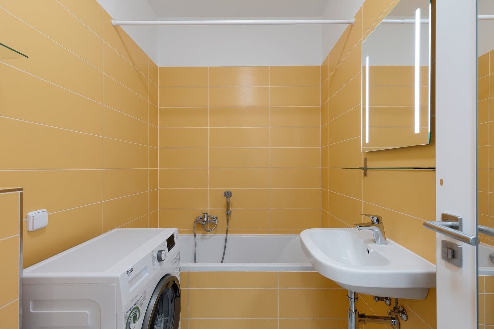 Studio flat to rent, 34 m², Slavojova, Prague, Prague Studio flat to rent, 34 m², Slavojova, Prague, Prague