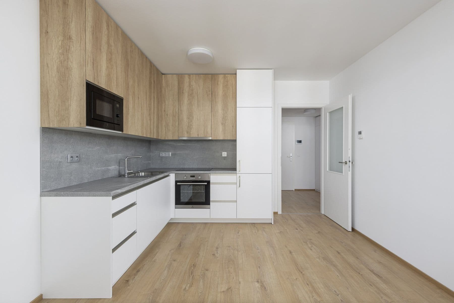 1 bedroom with open-plan kitchen flat to rent, 44 m², Nebřenická, Prague, Prague 1 bedroom with open-plan kitchen flat to rent, 44 m², Nebřenická, Prague, Prague