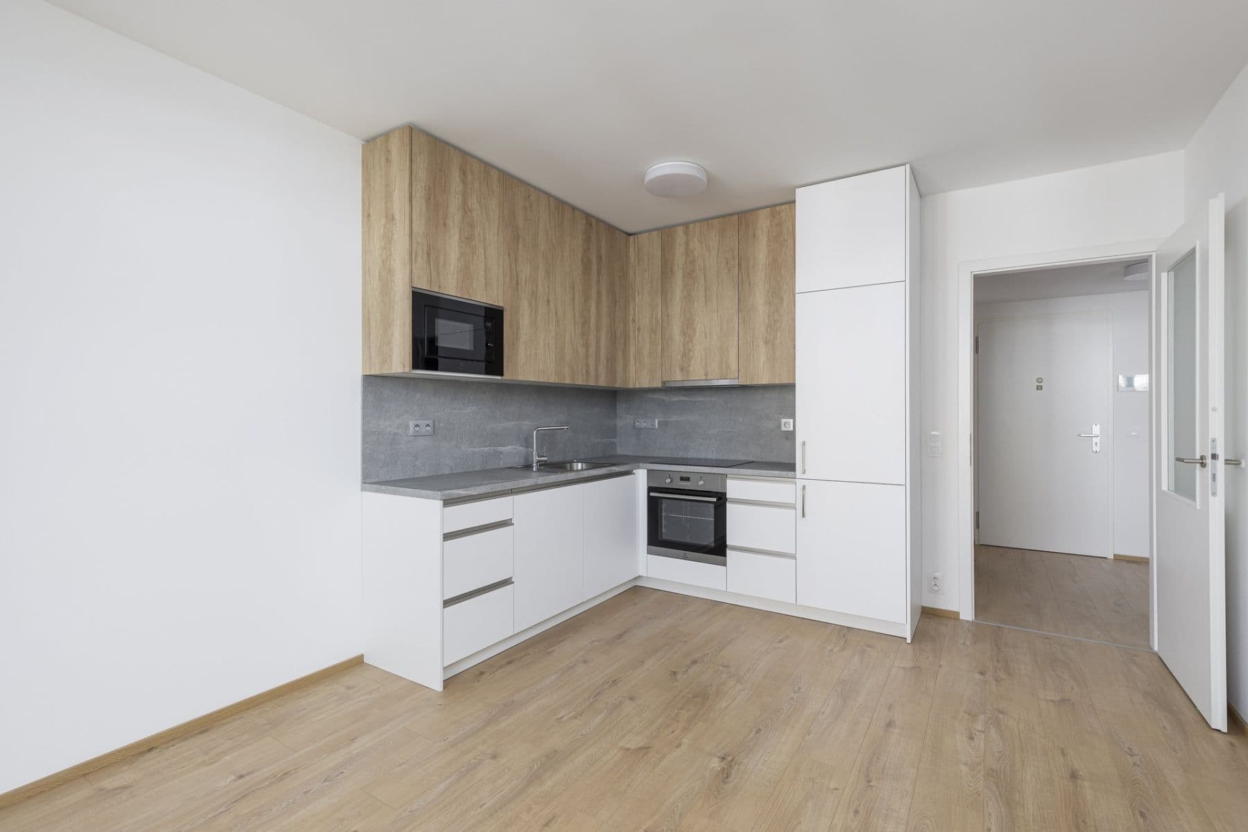 1 bedroom with open-plan kitchen flat to rent, 44 m², Nebřenická, Prague, Prague 1 bedroom with open-plan kitchen flat to rent, 44 m², Nebřenická, Prague, Prague