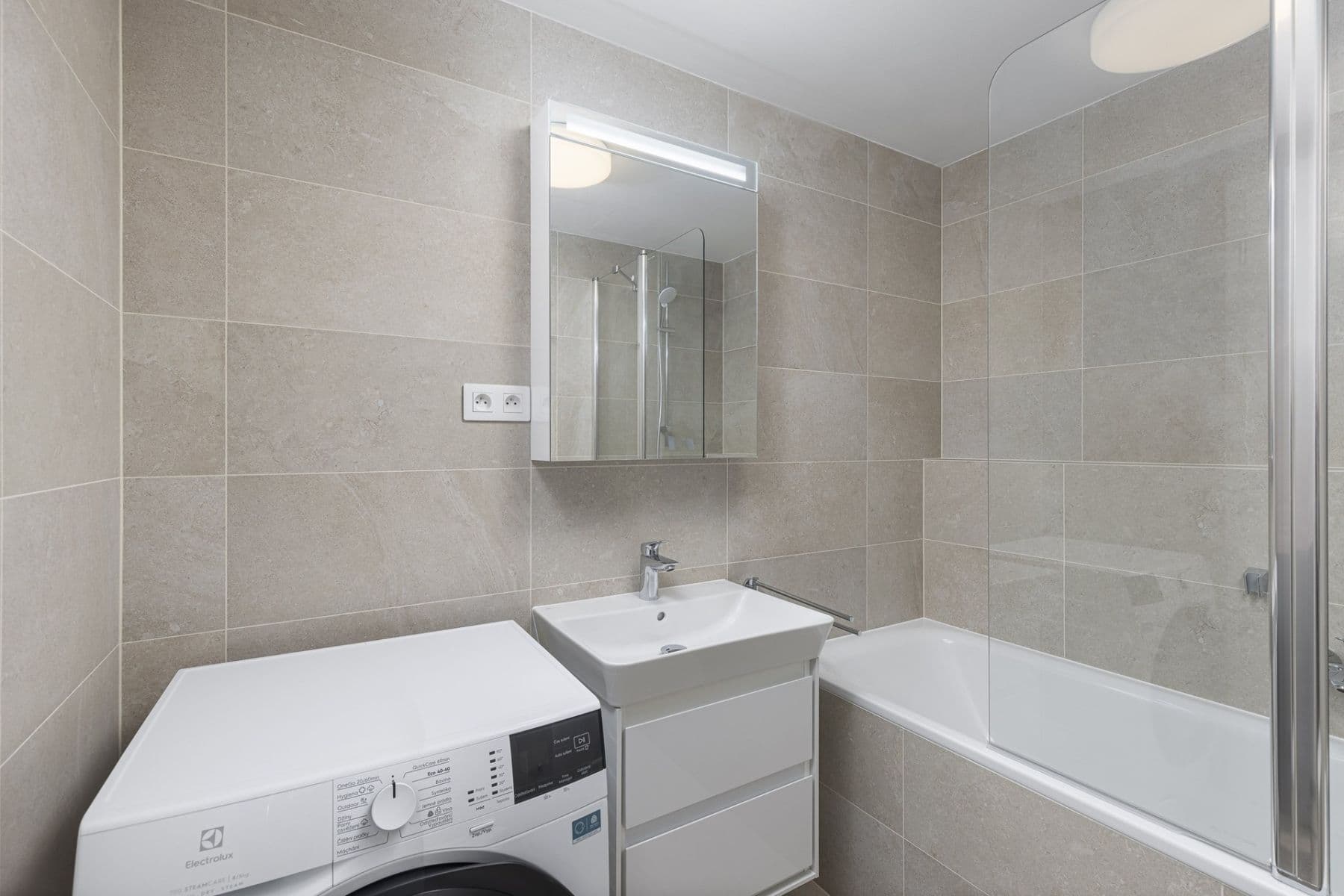 1 bedroom with open-plan kitchen flat to rent, 44 m², Nebřenická, Prague, Prague 1 bedroom with open-plan kitchen flat to rent, 44 m², Nebřenická, Prague, Prague