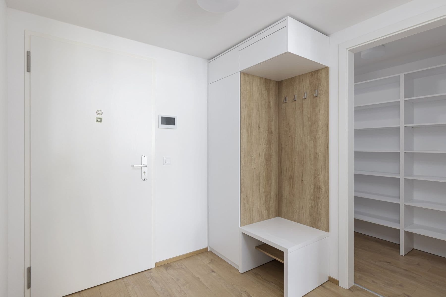 1 bedroom with open-plan kitchen flat to rent, 44 m², Nebřenická, Prague, Prague 1 bedroom with open-plan kitchen flat to rent, 44 m², Nebřenická, Prague, Prague