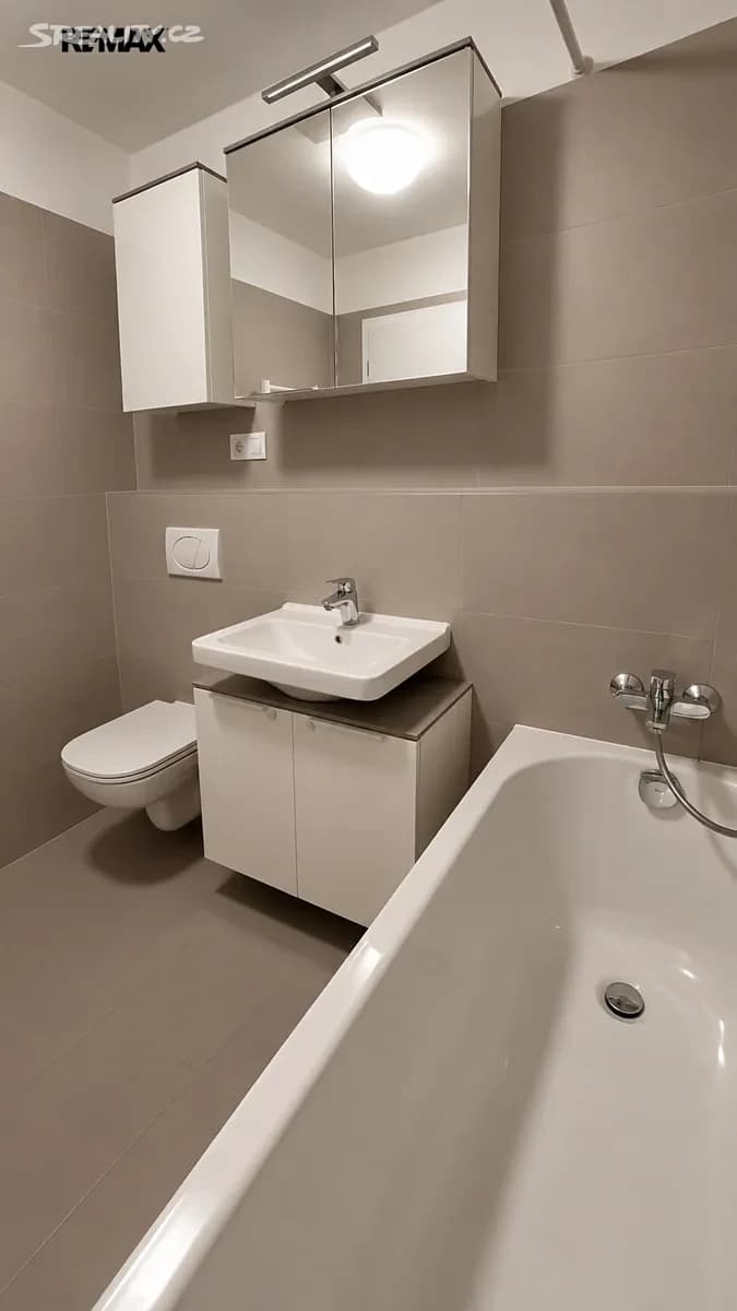 3 bedroom with open-plan kitchen flat to rent, 93 m², Škrábkových, Prague, Prague 3 bedroom with open-plan kitchen flat to rent, 93 m², Škrábkových, Prague, Prague