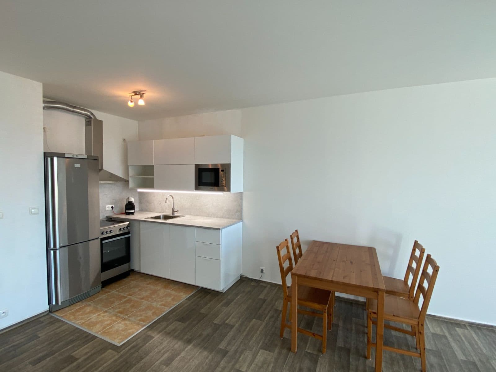 1 bedroom with open-plan kitchen flat to rent, 53 m², Zlonická, Prague, Prague 1 bedroom with open-plan kitchen flat to rent, 53 m², Zlonická, Prague, Prague