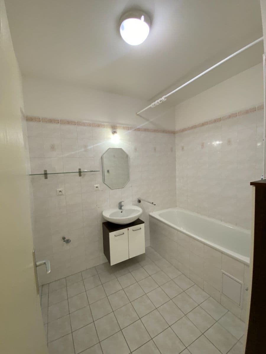 1 bedroom with open-plan kitchen flat to rent, 53 m², Zlonická, Prague, Prague 1 bedroom with open-plan kitchen flat to rent, 53 m², Zlonická, Prague, Prague