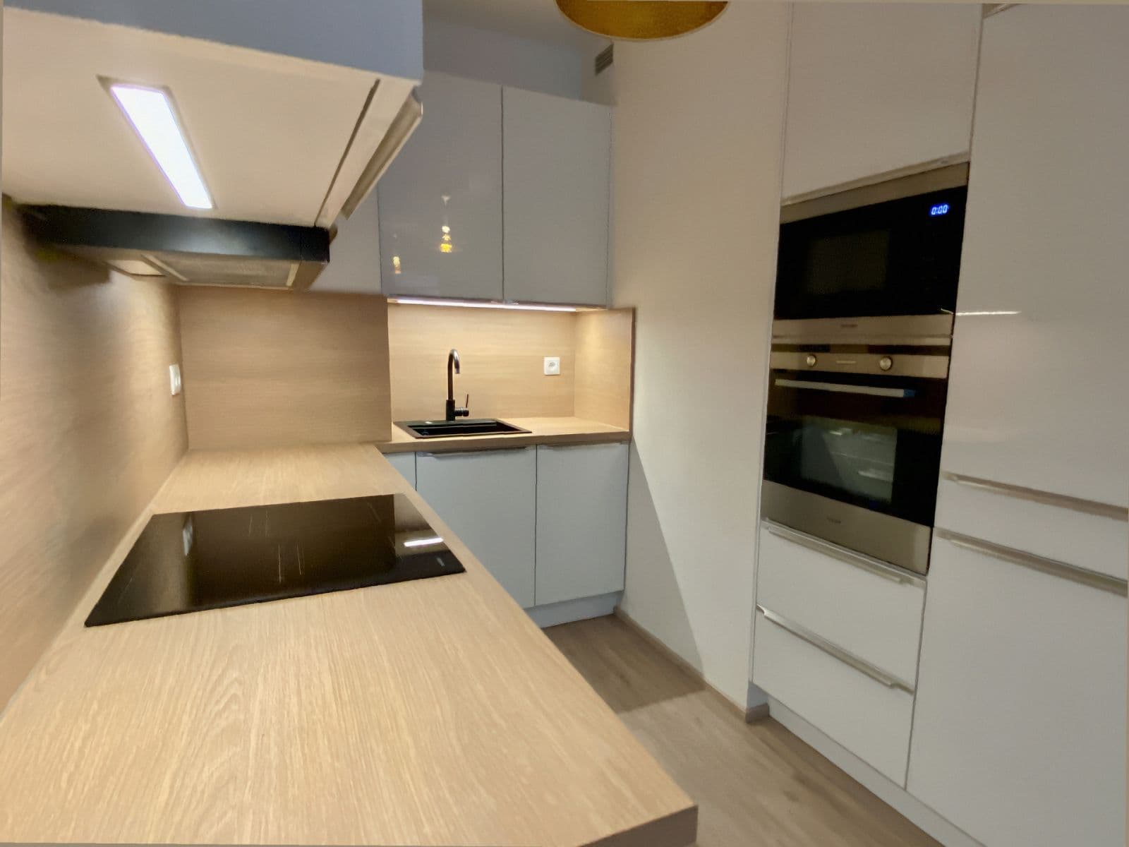 1 bedroom with open-plan kitchen flat to rent, 64 m², K Metru, Prague, Prague 1 bedroom with open-plan kitchen flat to rent, 64 m², K Metru, Prague, Prague