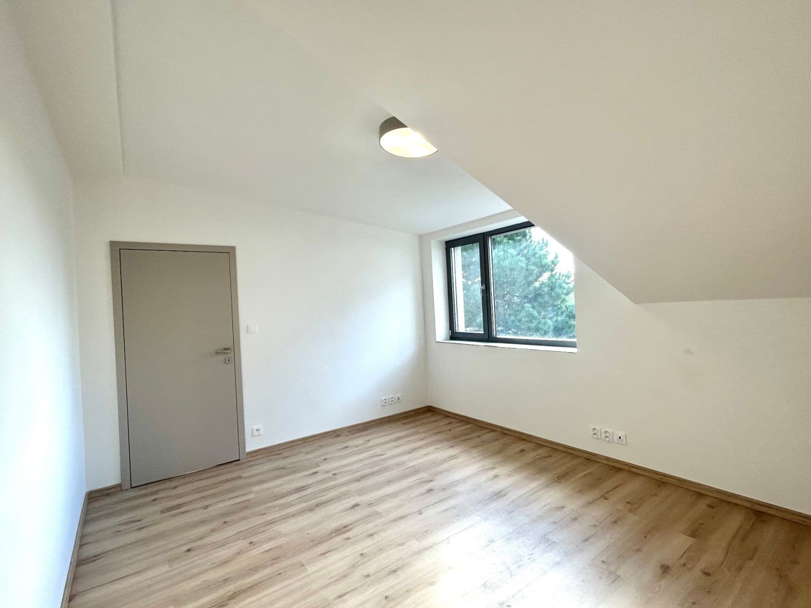 3 bedroom with open-plan kitchen flat for sale, 95 m², Tylova, Brno, Jihomoravský Region 3 bedroom with open-plan kitchen flat for sale, 95 m², Tylova, Brno, Jihomoravský Region