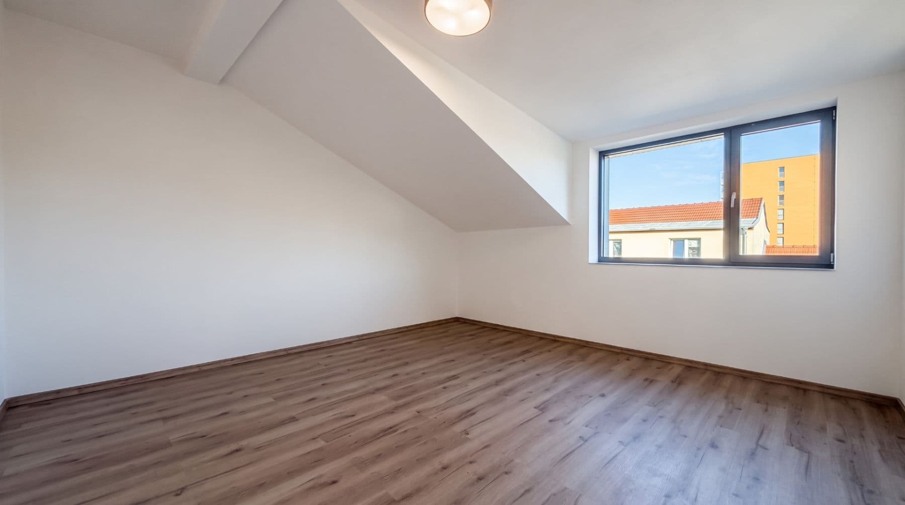 3 bedroom with open-plan kitchen flat for sale, 95 m², Tylova, Brno, Jihomoravský Region 3 bedroom with open-plan kitchen flat for sale, 95 m², Tylova, Brno, Jihomoravský Region