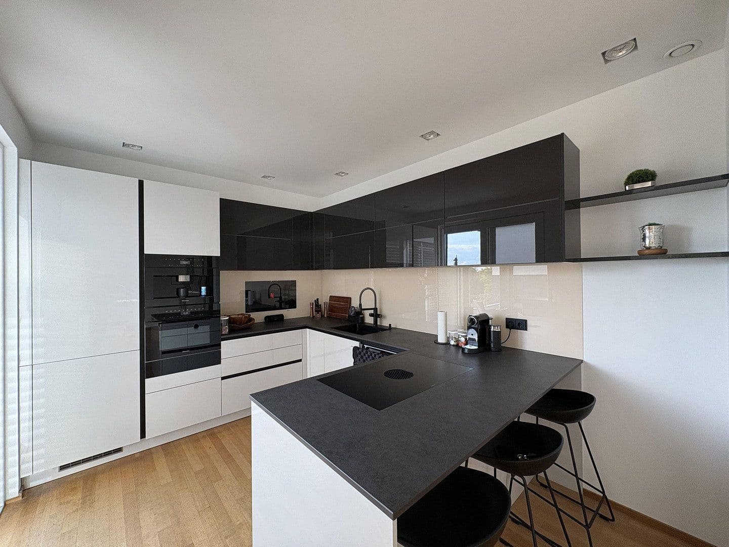 4 bedroom with open-plan kitchen flat for sale, 193 m², Schweinfurt, Bavaria 4 bedroom with open-plan kitchen flat for sale, 193 m², Schweinfurt, Bavaria