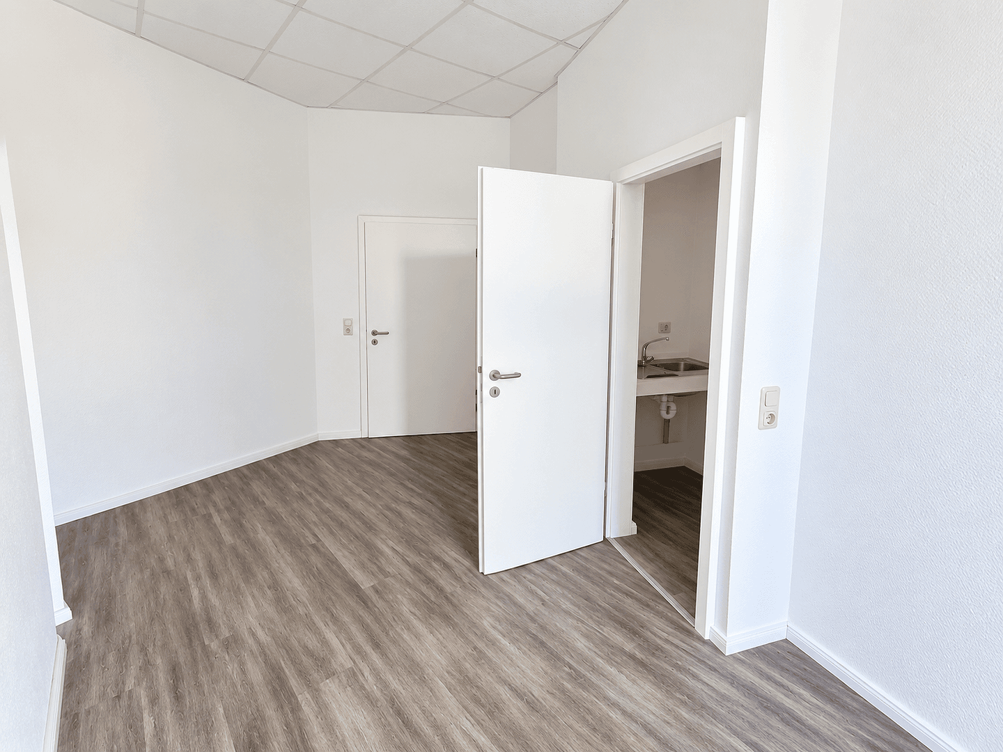 office to rent, 67 m², Bandwirkerstraße 12, Magdeburg, Saxony-Anhalt office to rent, 67 m², Bandwirkerstraße 12, Magdeburg, Saxony-Anhalt