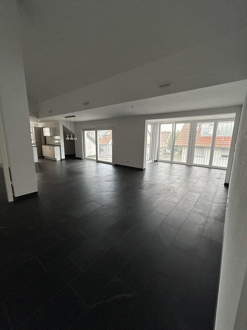 3 bedroom with open-plan kitchen flat to rent, 166 m², Nufringen, Baden-Württemberg 3 bedroom with open-plan kitchen flat to rent, 166 m², Nufringen, Baden-Württemberg