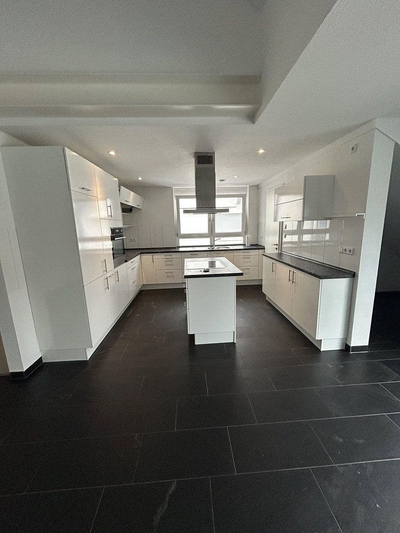 3 bedroom with open-plan kitchen flat to rent, 166 m², Nufringen, Baden-Württemberg 3 bedroom with open-plan kitchen flat to rent, 166 m², Nufringen, Baden-Württemberg