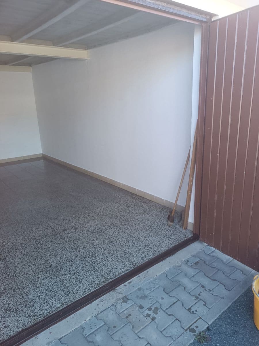 garage for sale, 21 m², Hrušovany u Brna, Jihomoravský Region garage for sale, 21 m², Hrušovany u Brna, Jihomoravský Region