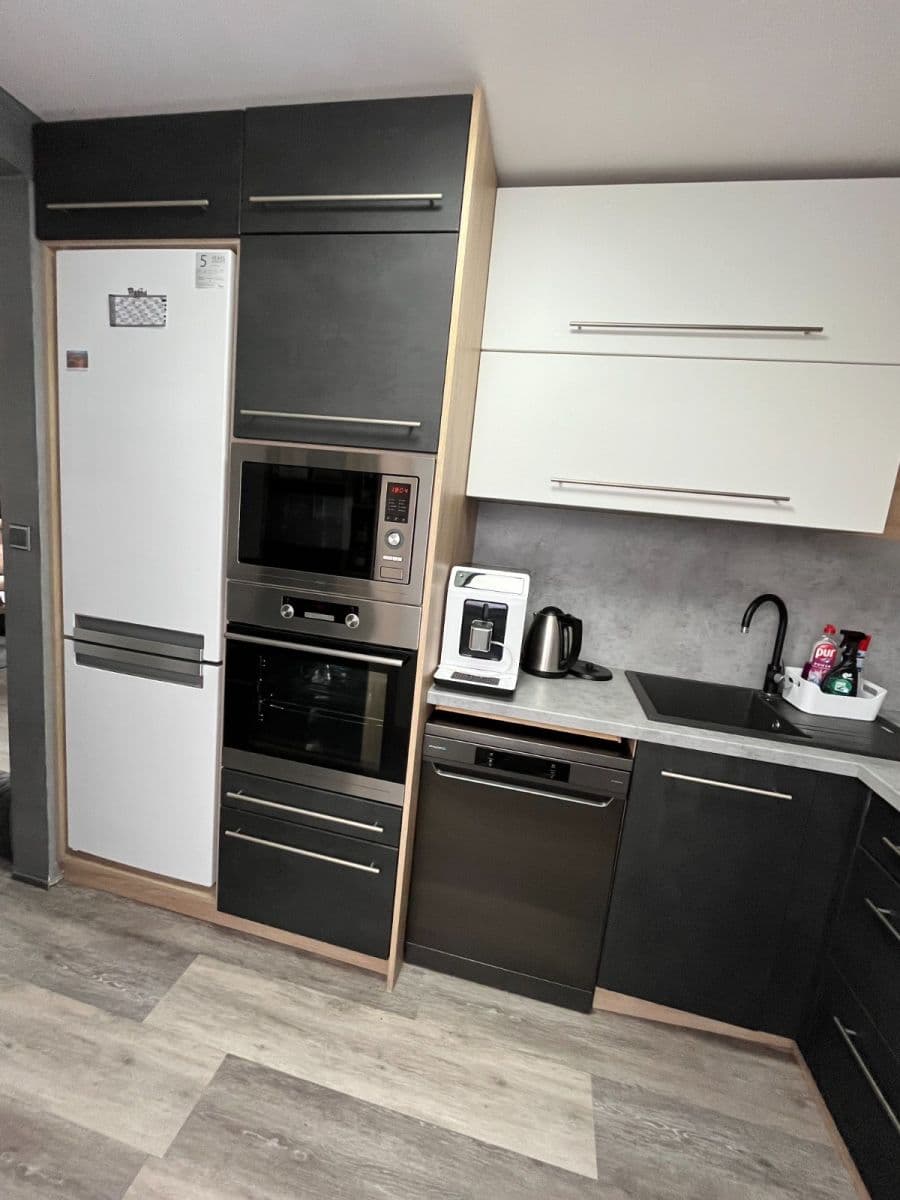 2 bedroom with open-plan kitchen flat to rent, 69 m², Bělehradská, Most, Ústecký Region 2 bedroom with open-plan kitchen flat to rent, 69 m², Bělehradská, Most, Ústecký Region
