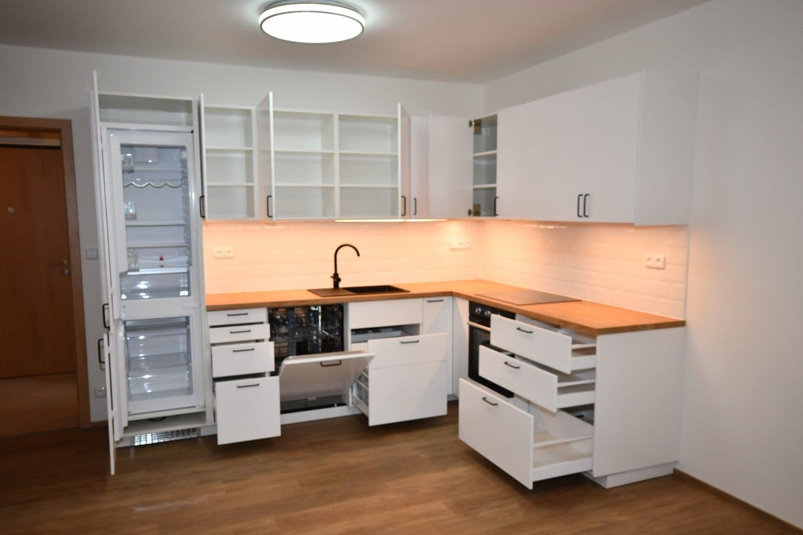 1 bedroom with open-plan kitchen flat to rent, 58 m², Gollové, Prague, Prague 1 bedroom with open-plan kitchen flat to rent, 58 m², Gollové, Prague, Prague