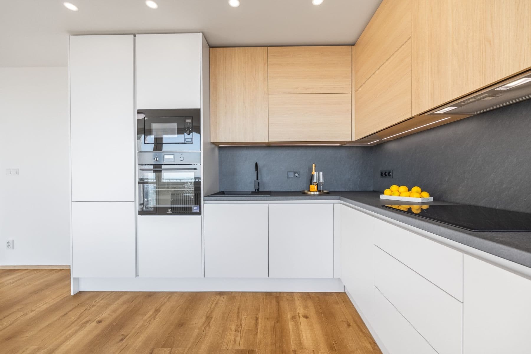 2 bedroom with open-plan kitchen flat for sale, 74 m², Litvínovská, Prague, Prague 2 bedroom with open-plan kitchen flat for sale, 74 m², Litvínovská, Prague, Prague