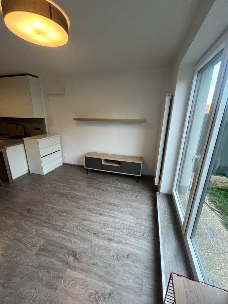 Studio flat to rent, 31 m², Za černým mostem, Prague, Prague Studio flat to rent, 31 m², Za černým mostem, Prague, Prague