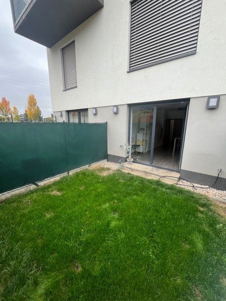 Studio flat to rent, 31 m², Za černým mostem, Prague, Prague Studio flat to rent, 31 m², Za černým mostem, Prague, Prague