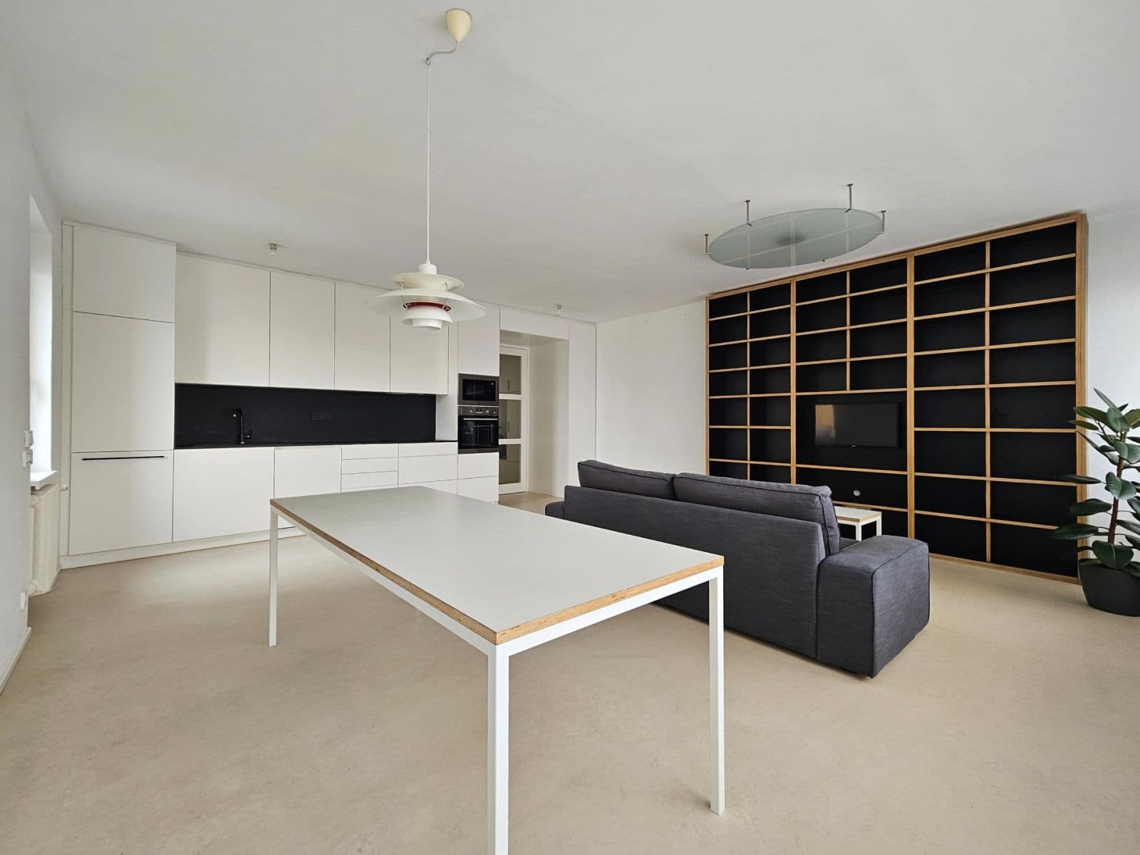 3 bedroom with open-plan kitchen flat to rent, 92 m², Na Rozdílu, Prague, Prague 3 bedroom with open-plan kitchen flat to rent, 92 m², Na Rozdílu, Prague, Prague