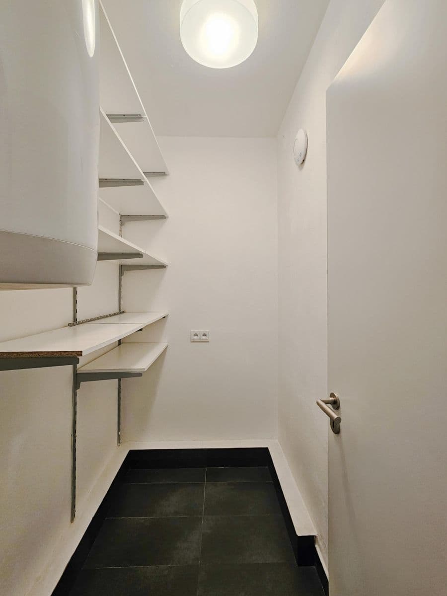 3 bedroom with open-plan kitchen flat to rent, 92 m², Na Rozdílu, Prague, Prague 3 bedroom with open-plan kitchen flat to rent, 92 m², Na Rozdílu, Prague, Prague