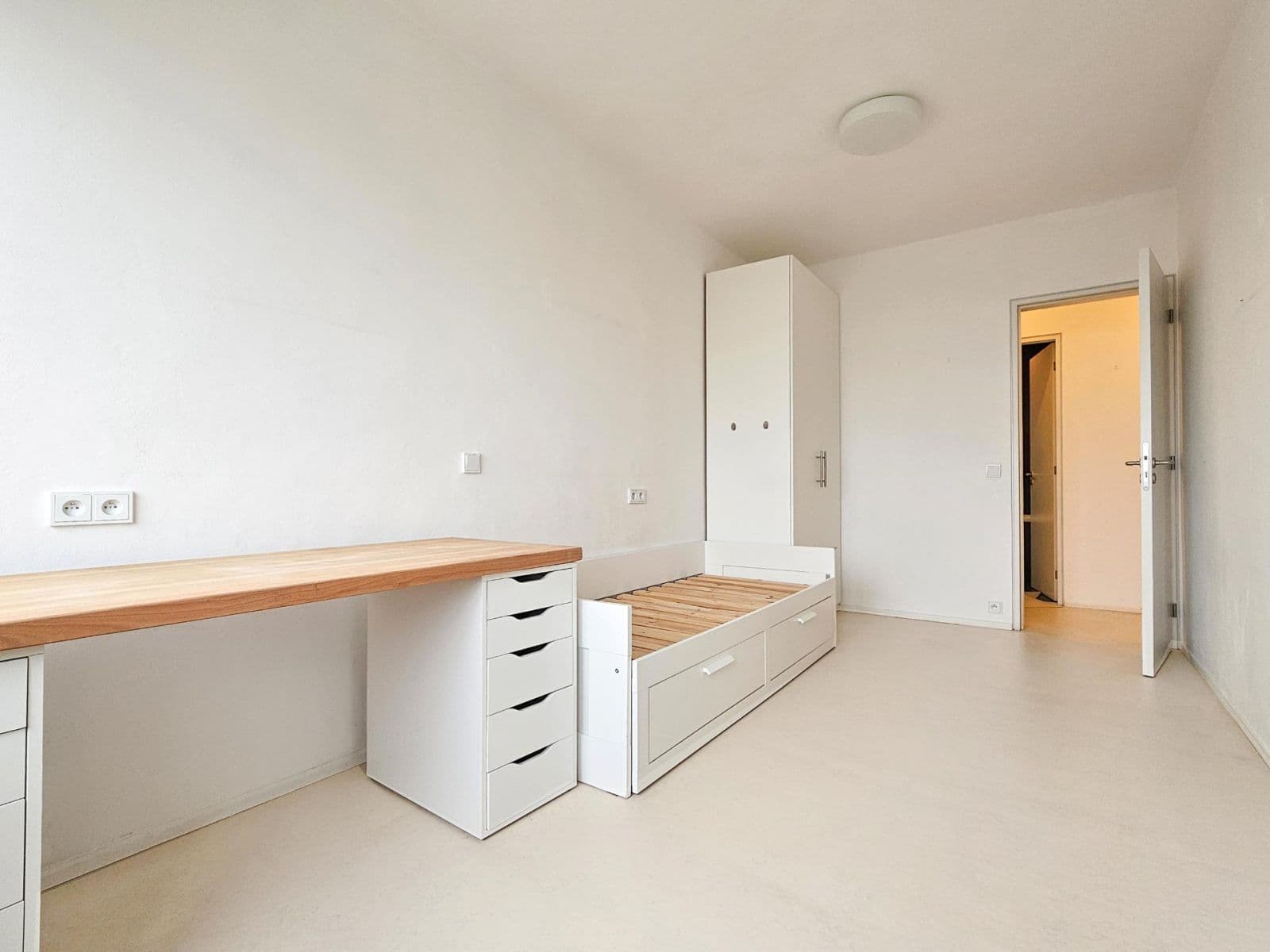 3 bedroom with open-plan kitchen flat to rent, 92 m², Na Rozdílu, Prague, Prague 3 bedroom with open-plan kitchen flat to rent, 92 m², Na Rozdílu, Prague, Prague