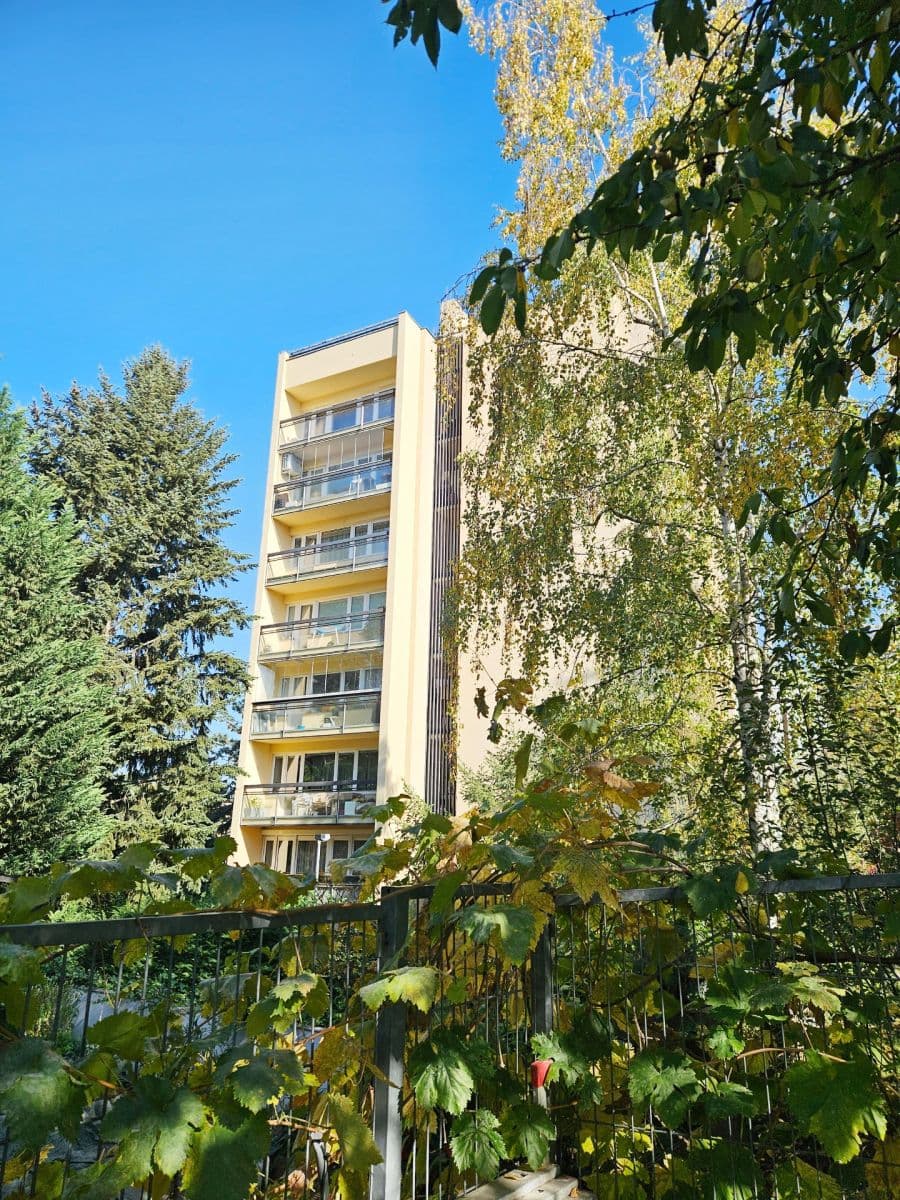 3 bedroom with open-plan kitchen flat to rent, 92 m², Na Rozdílu, Prague, Prague 3 bedroom with open-plan kitchen flat to rent, 92 m², Na Rozdílu, Prague, Prague