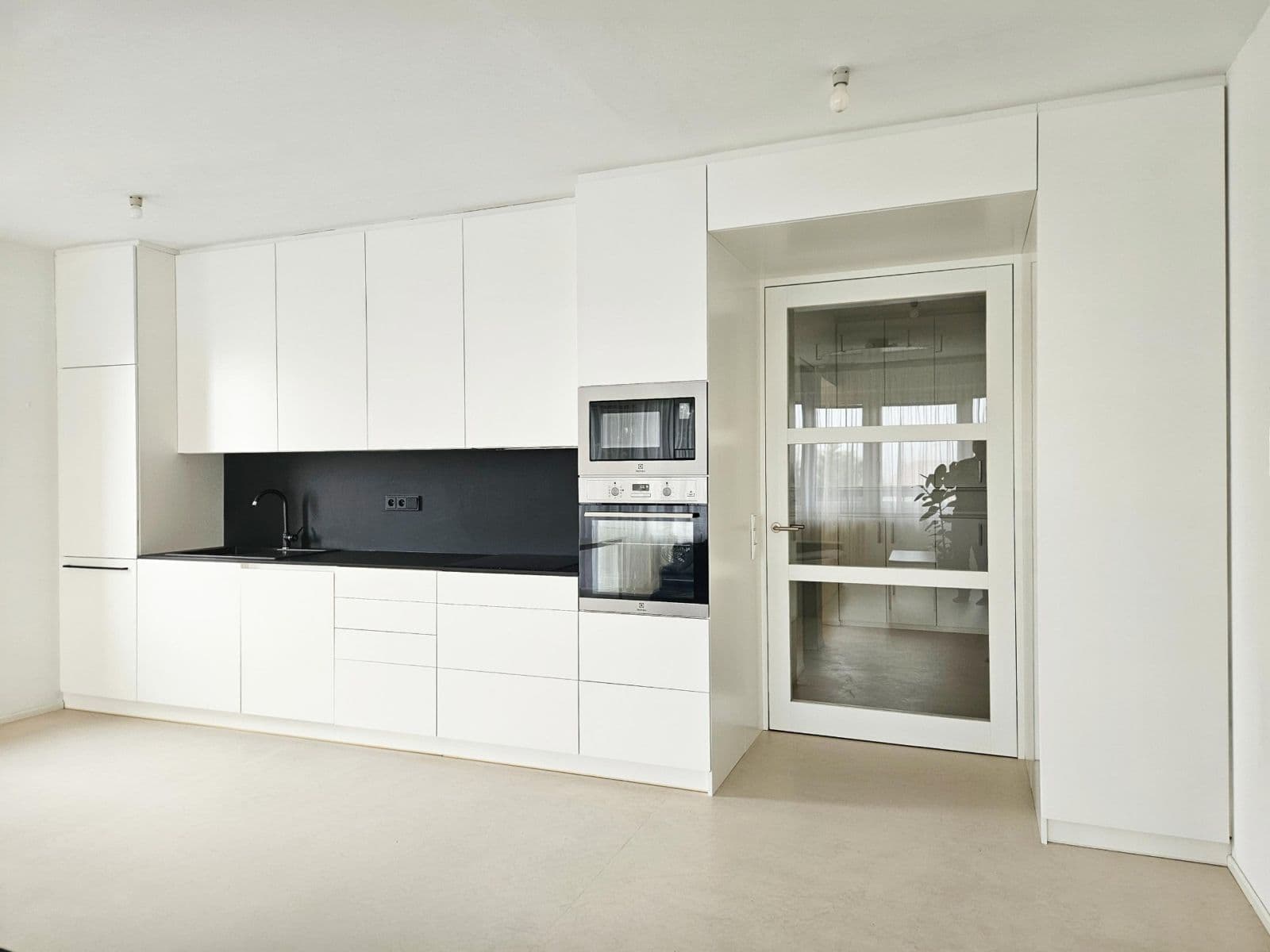 3 bedroom with open-plan kitchen flat to rent, 92 m², Na Rozdílu, Prague, Prague 3 bedroom with open-plan kitchen flat to rent, 92 m², Na Rozdílu, Prague, Prague