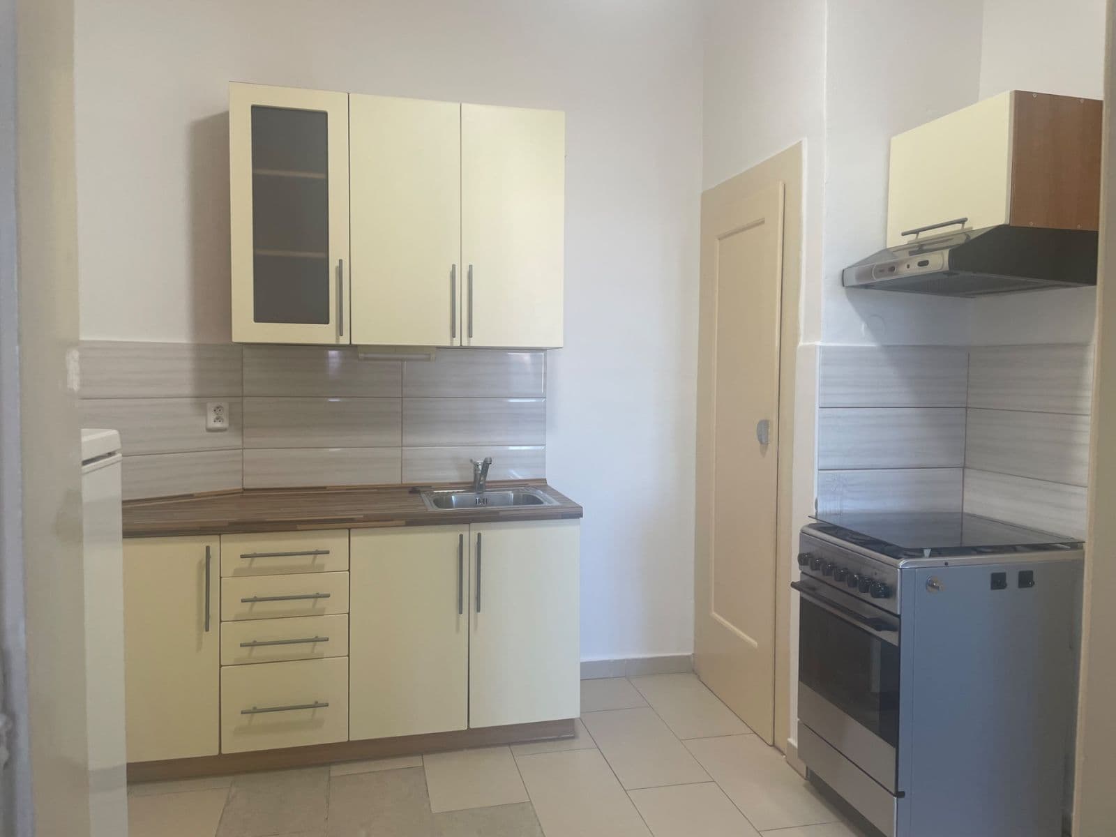 2 bedroom flat to rent, 50 m², 28. pluku, Prague, Prague 2 bedroom flat to rent, 50 m², 28. pluku, Prague, Prague