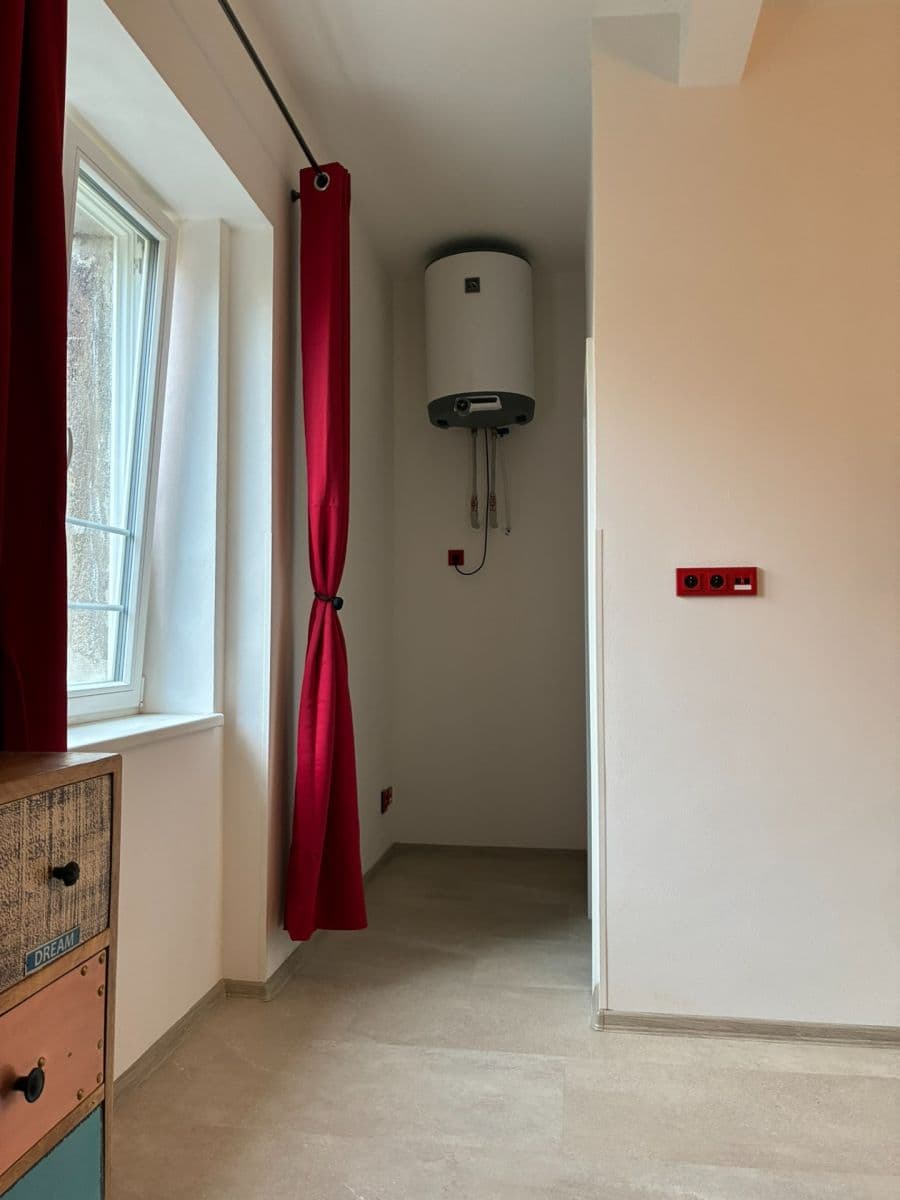 Studio flat to rent, 31 m², V Břízkách, Prague, Prague Studio flat to rent, 31 m², V Břízkách, Prague, Prague
