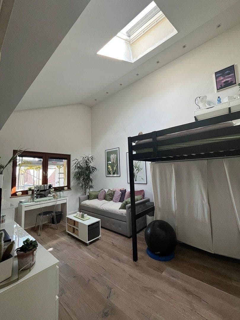 3 bedroom with open-plan kitchen flat for sale, 141 m², Essen, North Rhine-Westphalia 3 bedroom with open-plan kitchen flat for sale, 141 m², Essen, North Rhine-Westphalia