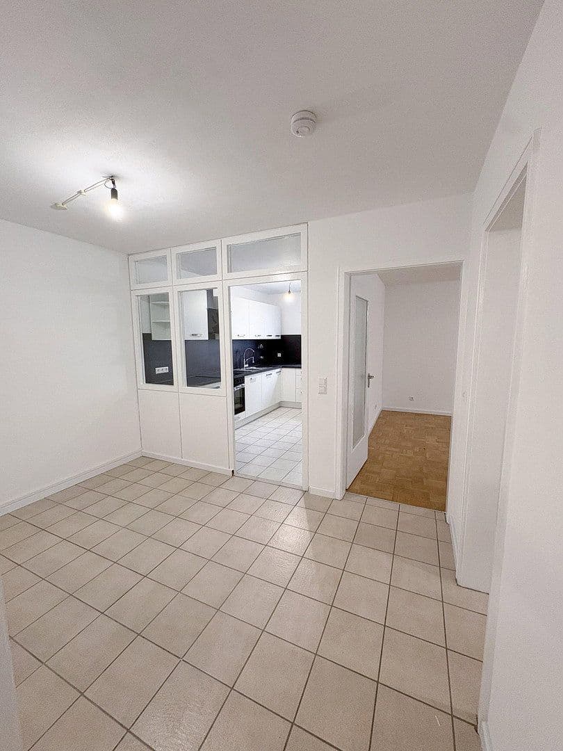 3 bedroom with open-plan kitchen flat to rent, 93 m², Dreizlerstraße, Stuttgart, Baden-Württemberg 3 bedroom with open-plan kitchen flat to rent, 93 m², Dreizlerstraße, Stuttgart, Baden-Württemberg
