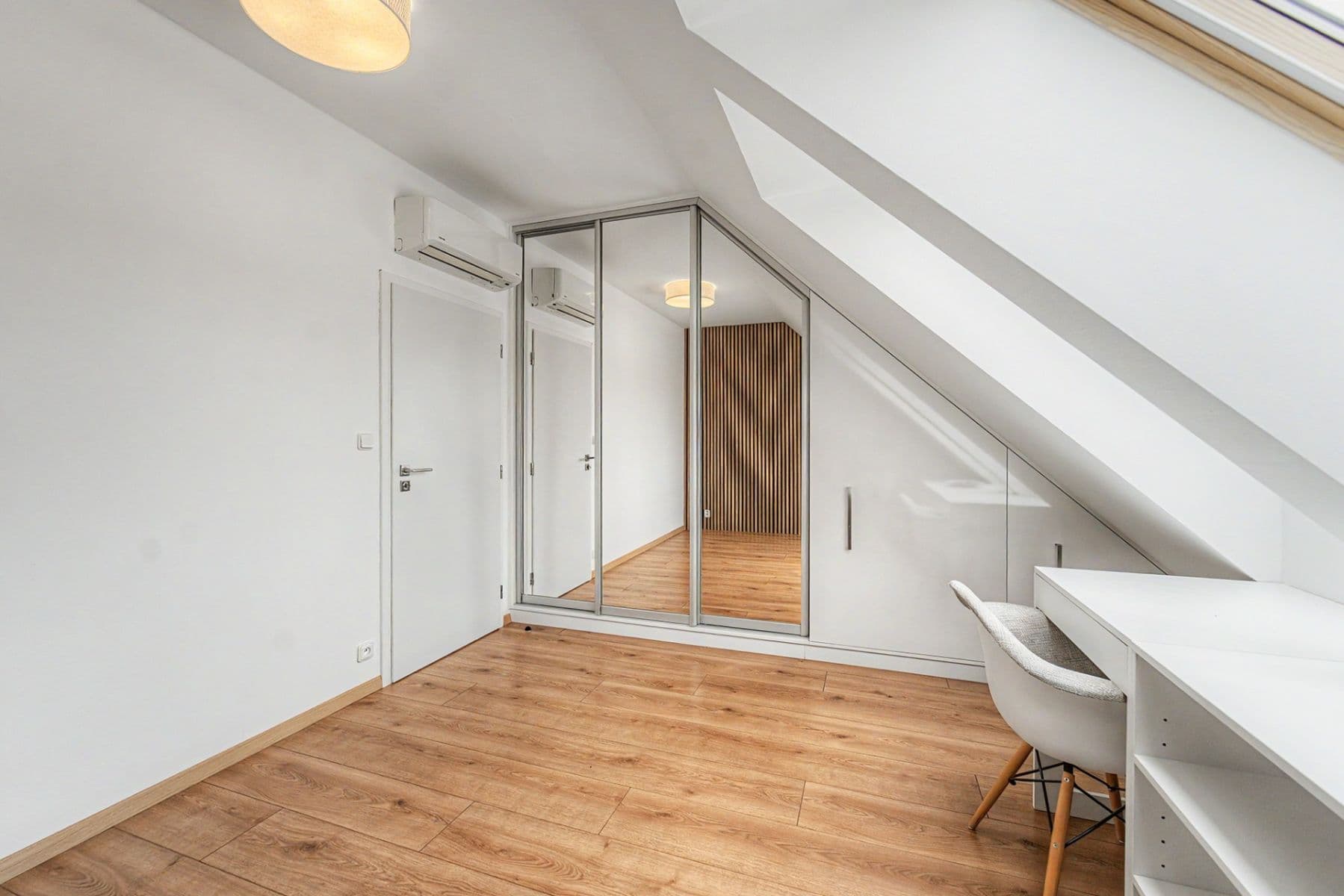 2 bedroom with open-plan kitchen flat for sale, 136 m², Drahobejlova, Prague, Prague 2 bedroom with open-plan kitchen flat for sale, 136 m², Drahobejlova, Prague, Prague