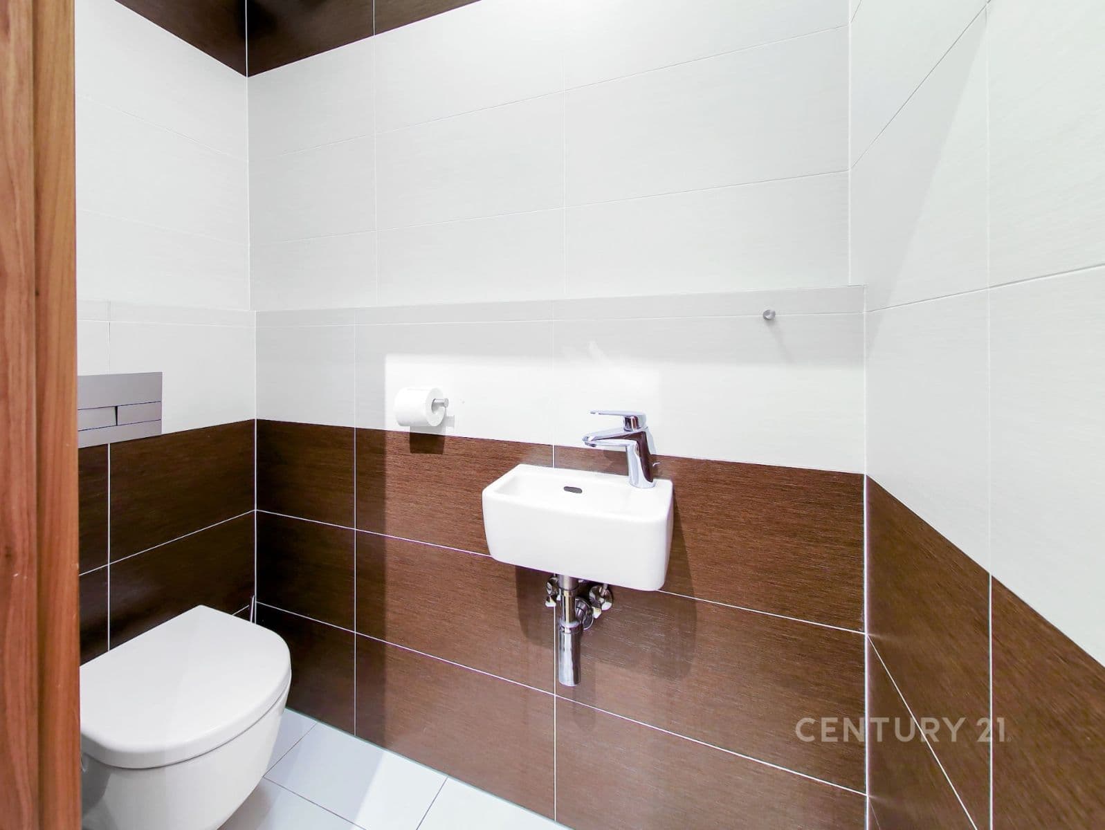 4 bedroom with open-plan kitchen flat for sale, 120 m², Československého exilu, Prague, Prague 4 bedroom with open-plan kitchen flat for sale, 120 m², Československého exilu, Prague, Prague