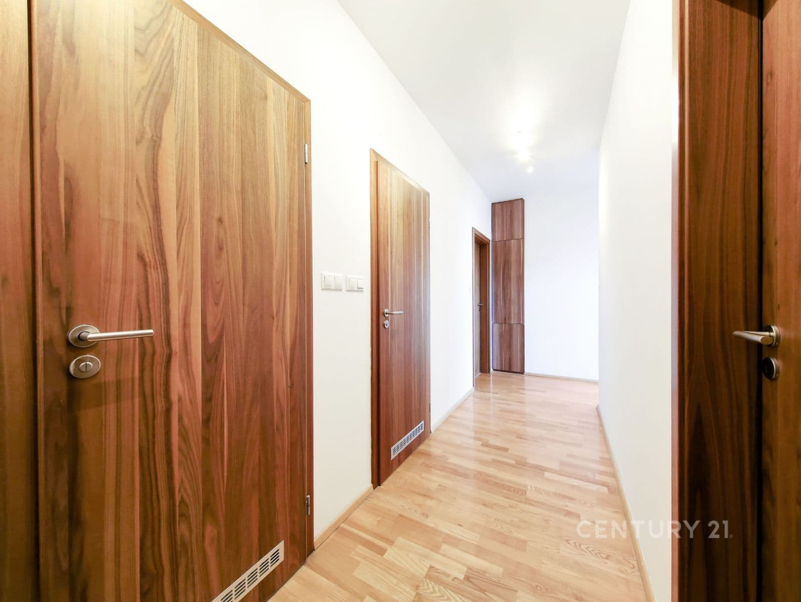 4 bedroom with open-plan kitchen flat for sale, 120 m², Československého exilu, Prague, Prague 4 bedroom with open-plan kitchen flat for sale, 120 m², Československého exilu, Prague, Prague