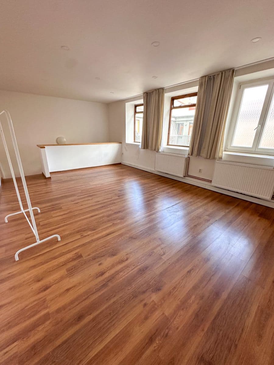 2 bedroom with open-plan kitchen flat to rent, 83 m², Máchova, Prague, Prague 2 bedroom with open-plan kitchen flat to rent, 83 m², Máchova, Prague, Prague