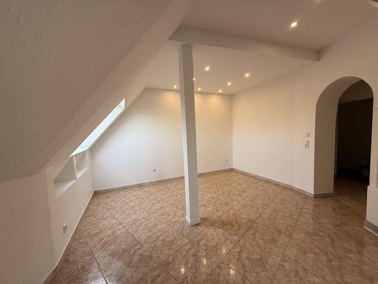 2 bedroom with open-plan kitchen flat to rent, 80 m², Altstadtstraße 25, Leverkusen, North Rhine-Westphalia 2 bedroom with open-plan kitchen flat to rent, 80 m², Altstadtstraße 25, Leverkusen, North Rhine-Westphalia