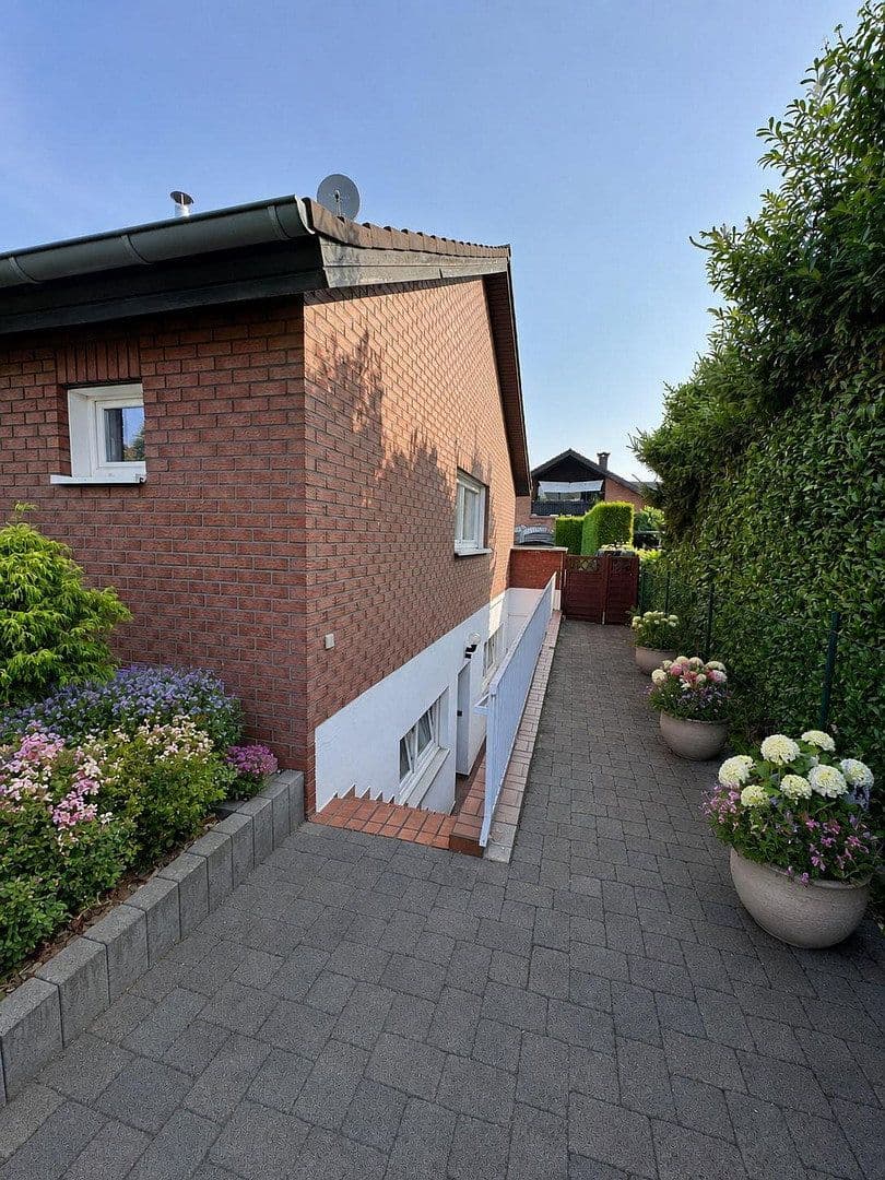 house for sale, 154 m², Weimarer Strasse 61, Bornheim, North Rhine-Westphalia house for sale, 154 m², Weimarer Strasse 61, Bornheim, North Rhine-Westphalia