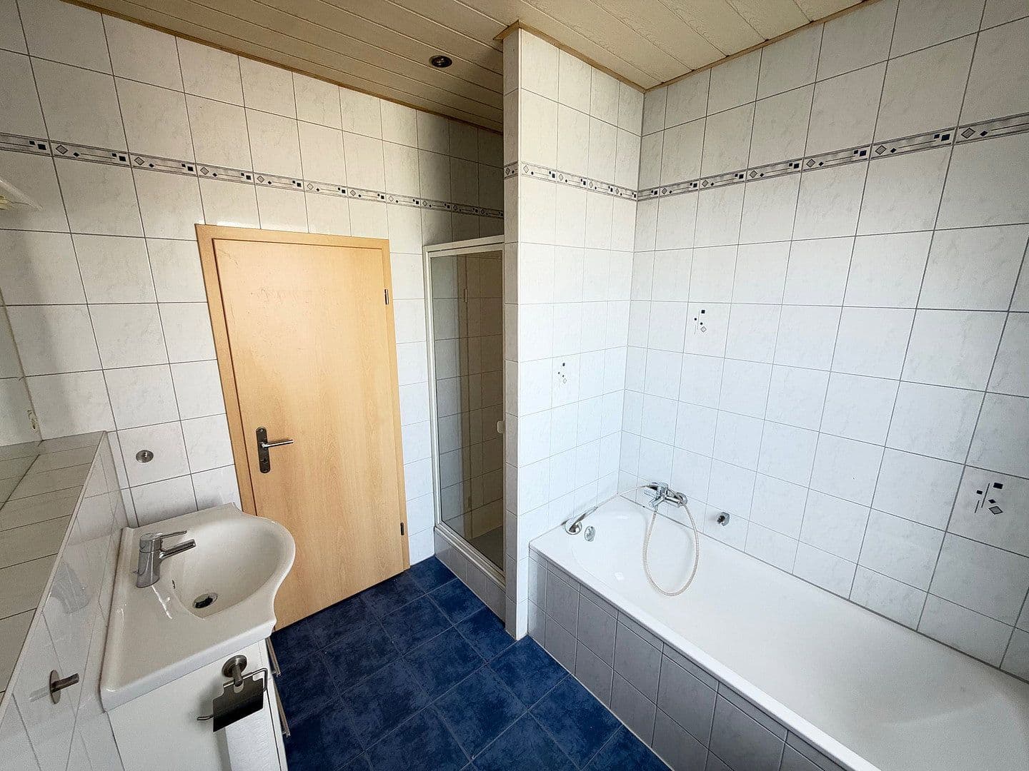 2 bedroom with open-plan kitchen flat to rent, 77 m², Krefeld, North Rhine-Westphalia 2 bedroom with open-plan kitchen flat to rent, 77 m², Krefeld, North Rhine-Westphalia