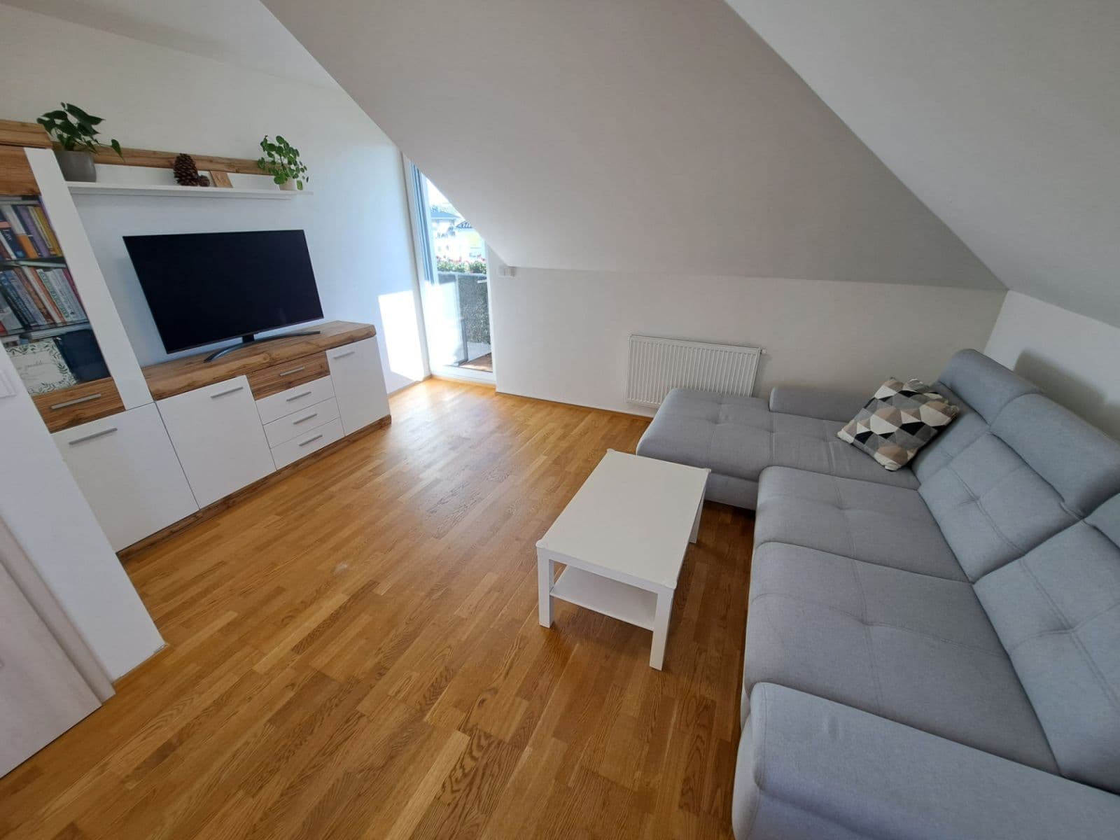 2 bedroom with open-plan kitchen flat to rent, 76 m², Želetická, Prague, Prague 2 bedroom with open-plan kitchen flat to rent, 76 m², Želetická, Prague, Prague