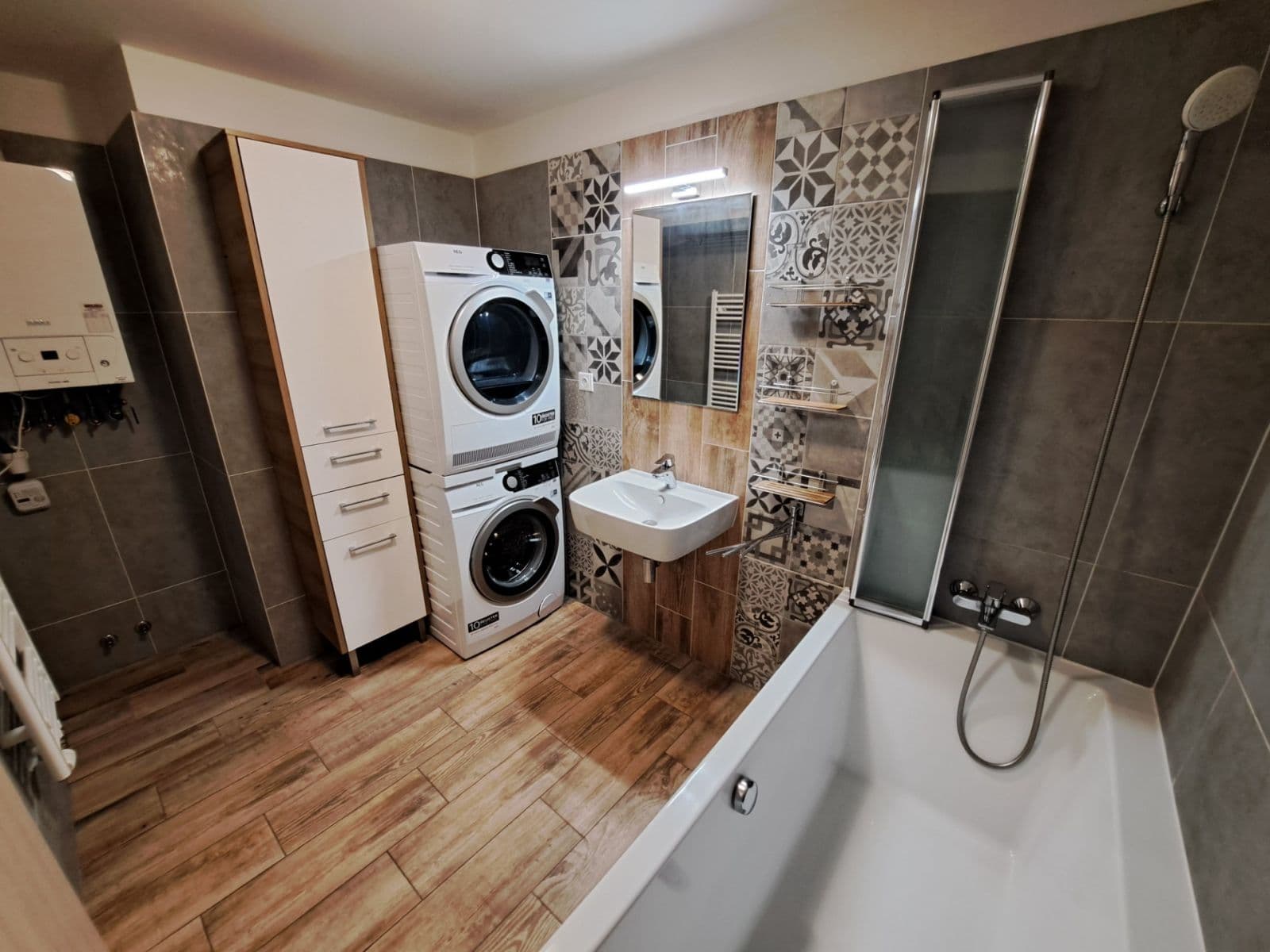 2 bedroom with open-plan kitchen flat to rent, 76 m², Želetická, Prague, Prague 2 bedroom with open-plan kitchen flat to rent, 76 m², Želetická, Prague, Prague
