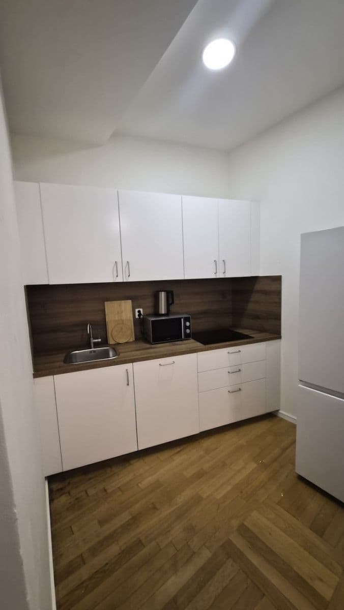 3 bedroom with open-plan kitchen flat to rent, 82 m², Husova, Brno, Jihomoravský Region 3 bedroom with open-plan kitchen flat to rent, 82 m², Husova, Brno, Jihomoravský Region